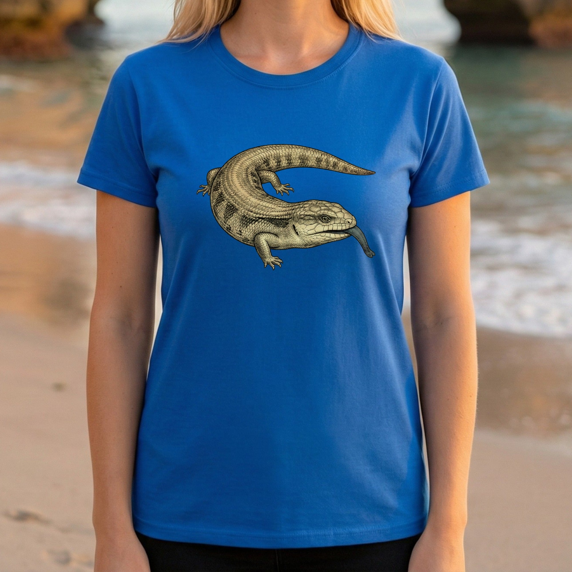 Casual Blue T-Shirt Featuring Realistic Lizard Design