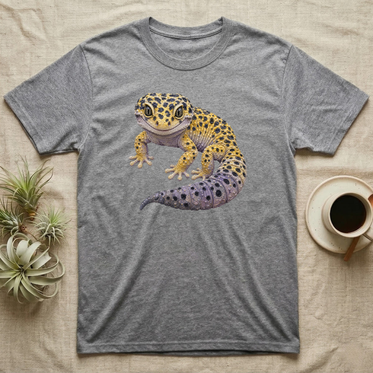 Grey t-shirt with a watercolor painting of a leopard gecko.