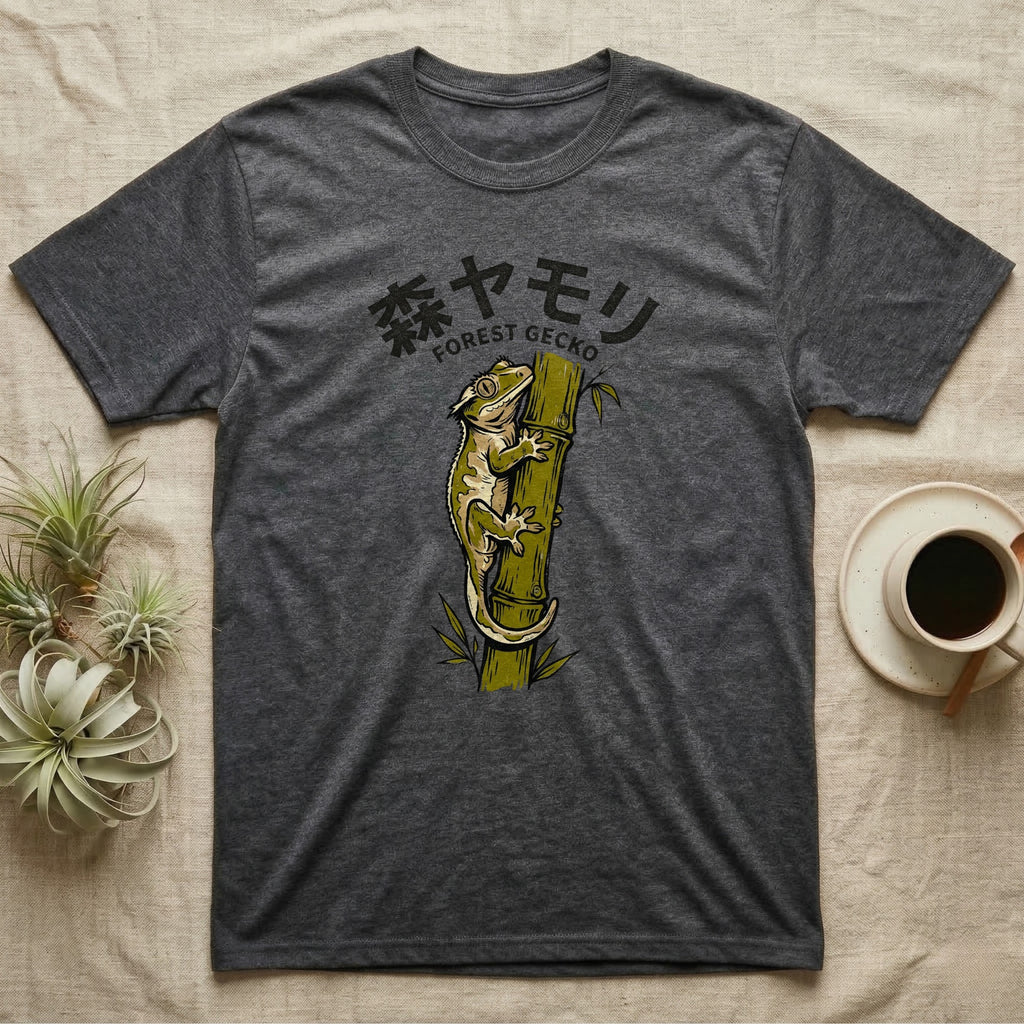 Gray t-shirt with a gecko on bamboo and Japanese text.