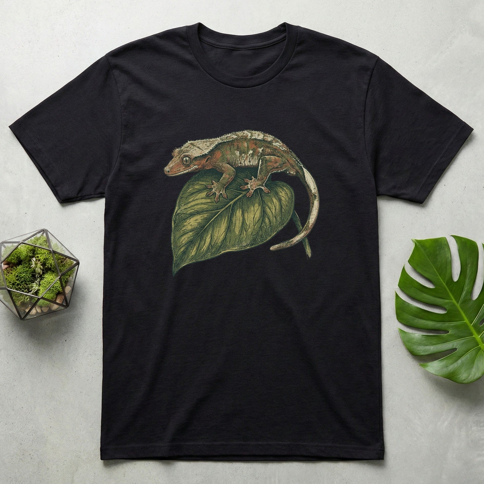 Gecko on Leaf Artistic Design T-Shirt Product