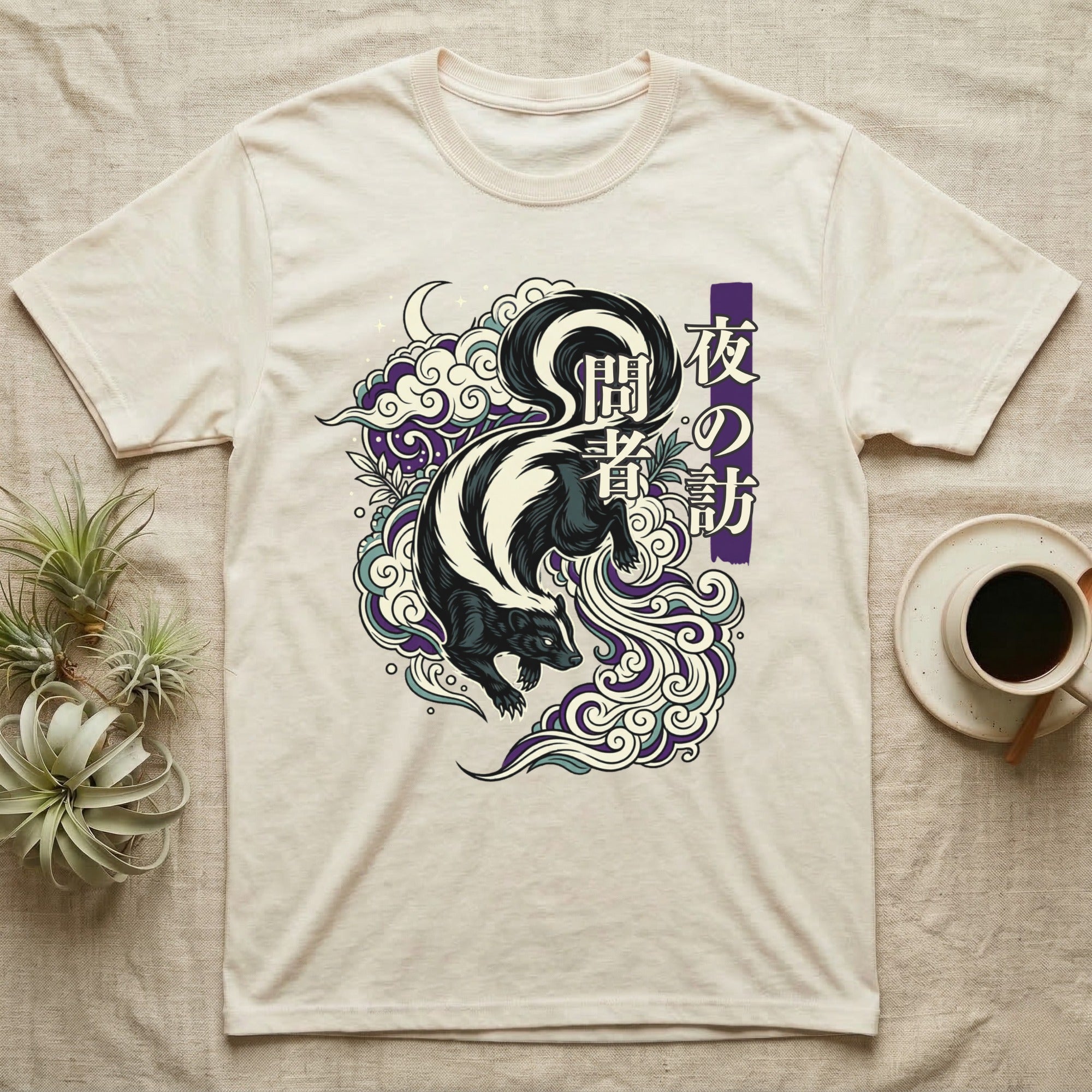 Cream t-shirt with a stylized skunk illustration and Japanese text.
