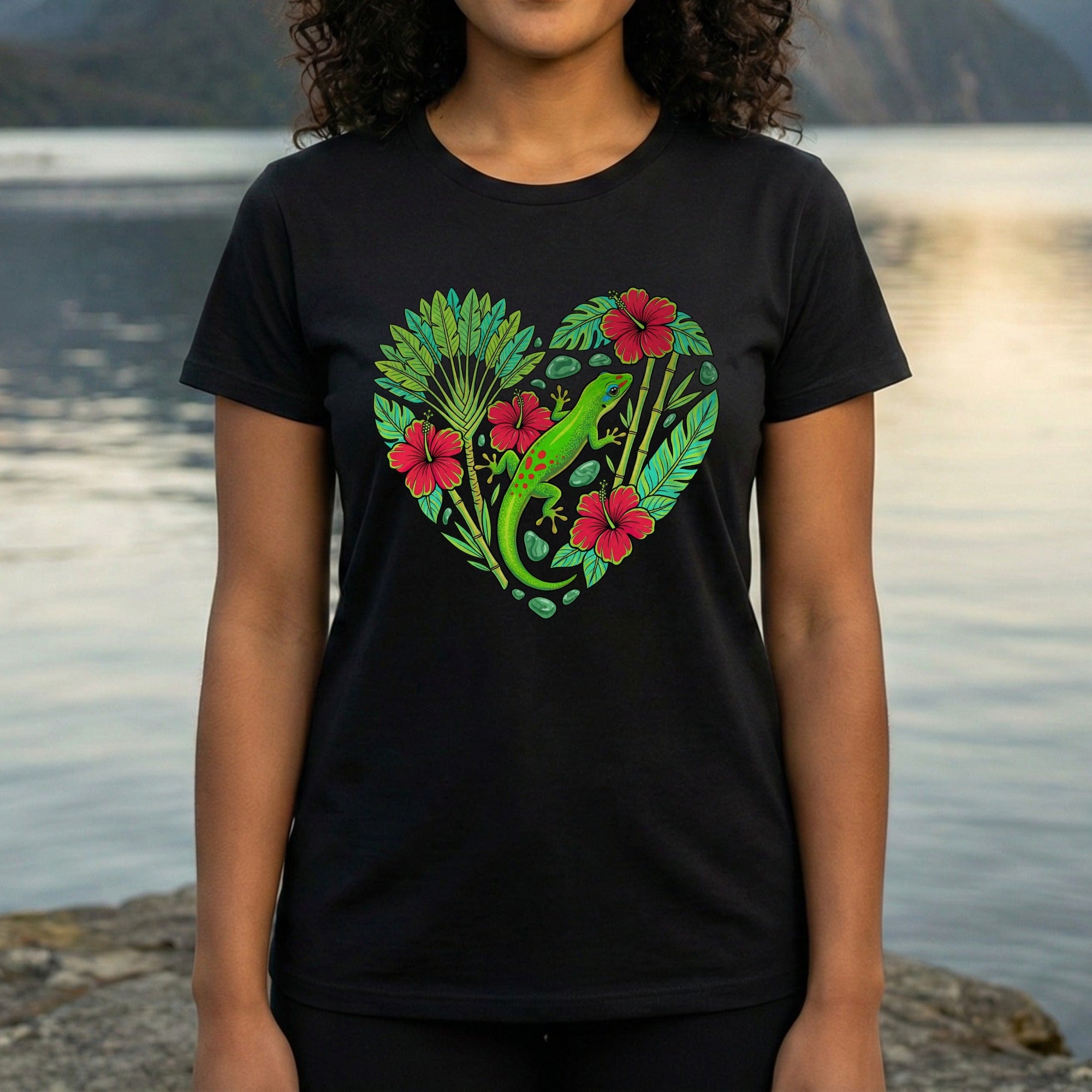 Colorful Lizard Heart Design Women's T-Shirt